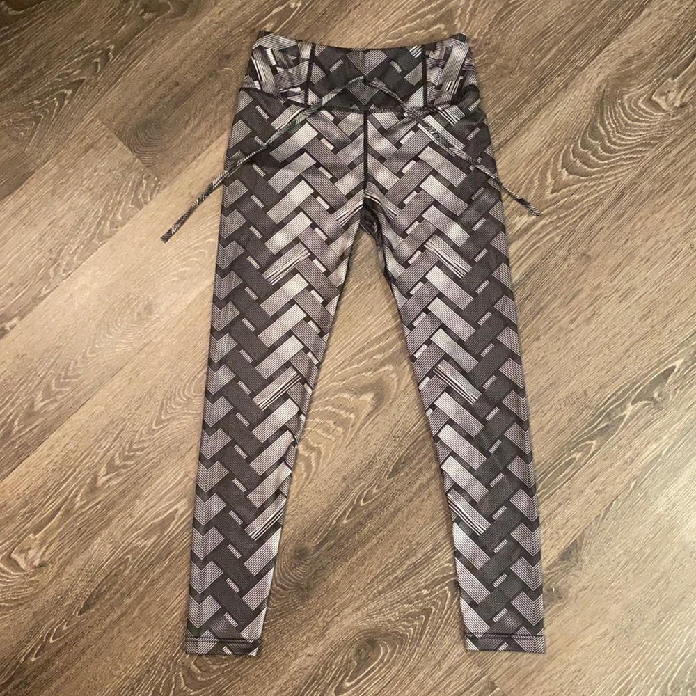 Gray and black spandex yoga leggings